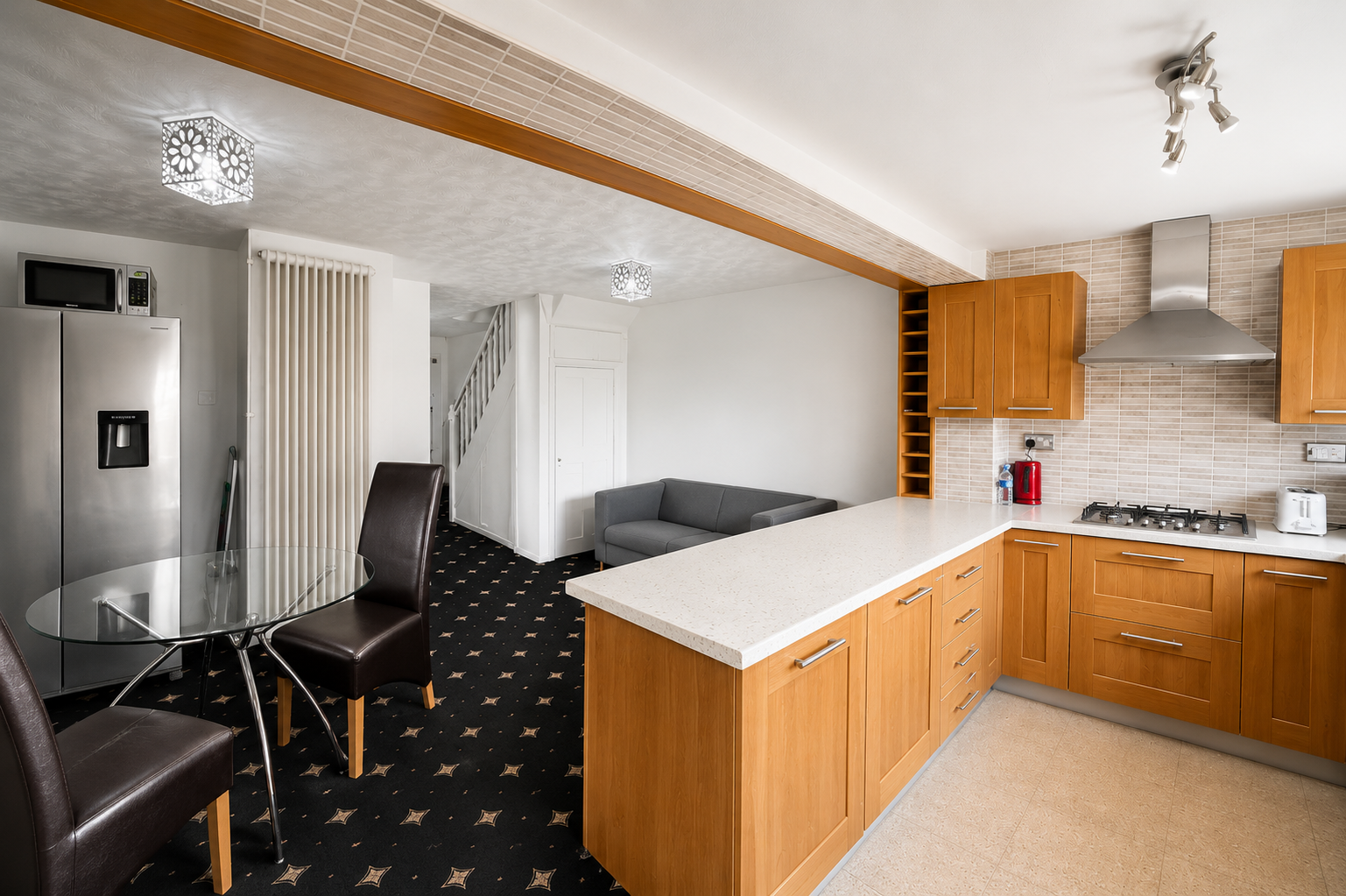 3 bed property in Hanworth Road, Hounslow